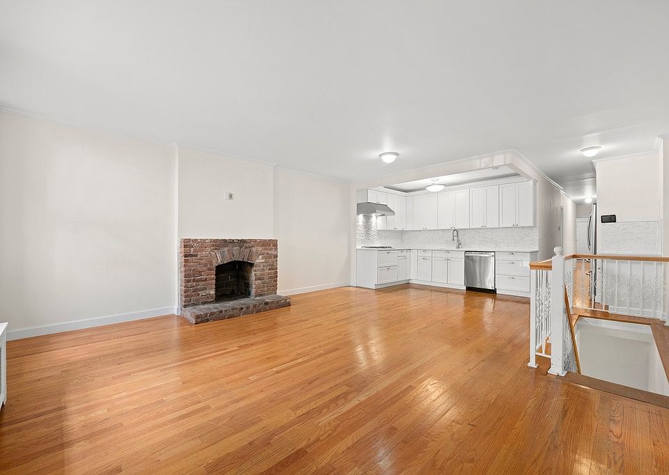 1st image of 316 W 71st St
