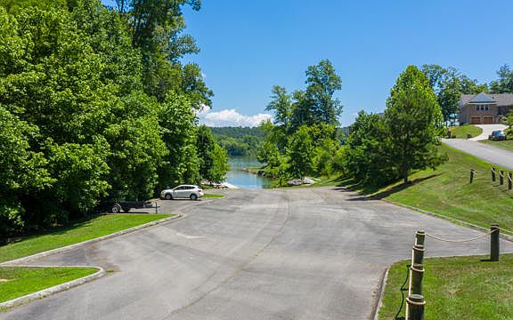5th image of 245 Vineyard Cove Dr