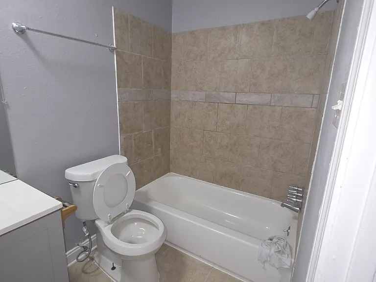 7843-7845 Sail St — Photo 18
