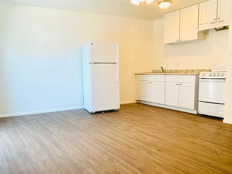 825 Niantic Ct #3 — Photo 4