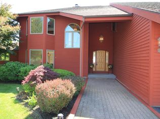 6 Timberland Dr, East Greenbush, NY 12061