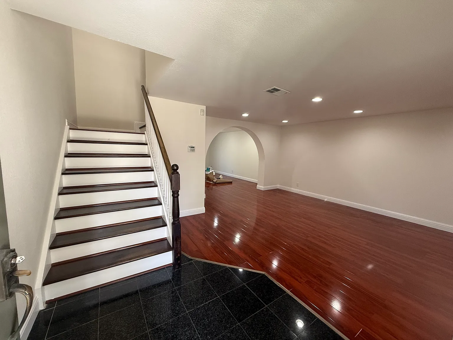 3 bed, 2.5 bath, 1637 sqft, $4,000 — Photo 3