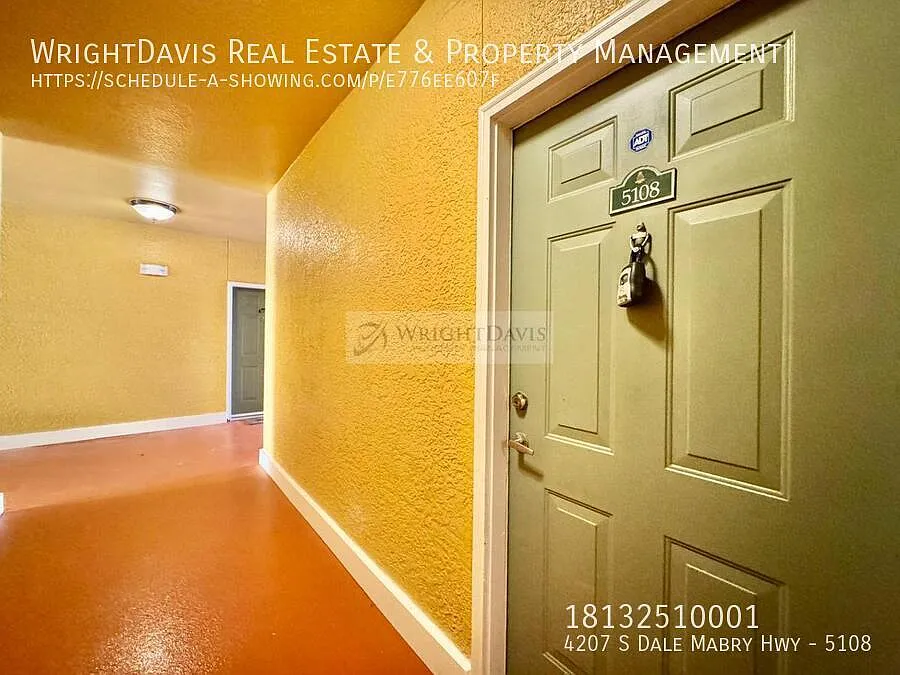 Freshly Updated 1/1 in Gated South Tampa Community — Photo 3