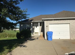 2005 Hidden Valley Ct, Tonganoxie, KS 66086