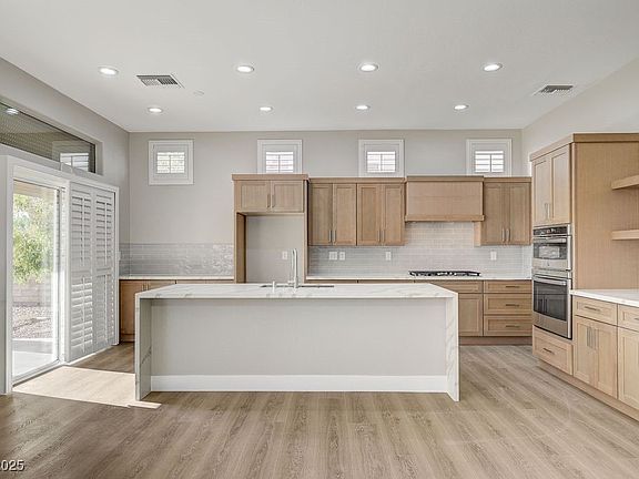 5th image of 9937 Villa Ridge Dr