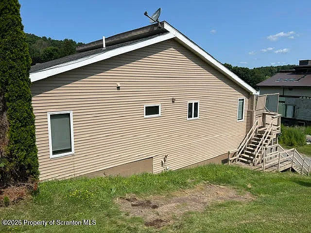3 bed, 1.0 bath, 1200 sqft, $2,200 — Photo 3