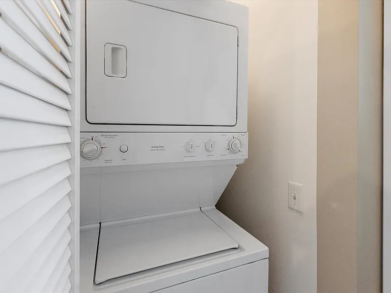 123 S Green St #802B — Photo 4
