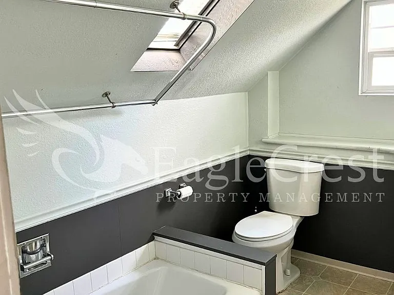 613 Locust St — Photo 13