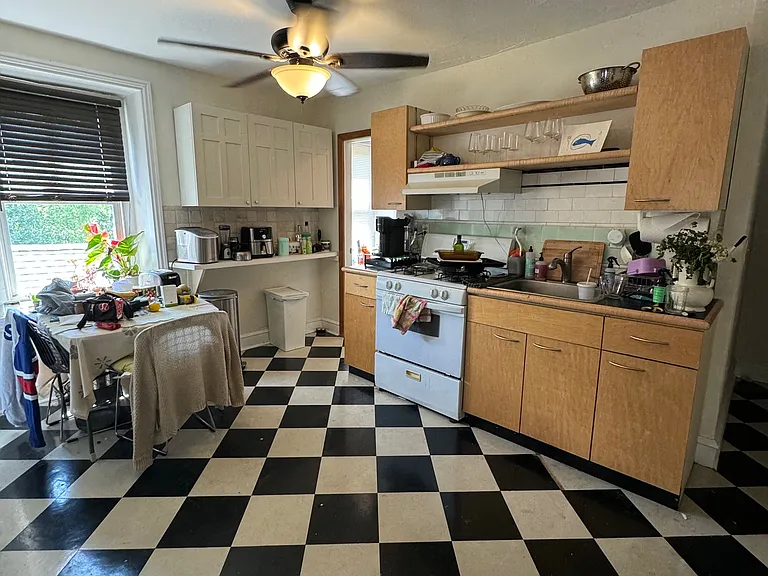 260 Lyceum Ave #3 — Photo 1
