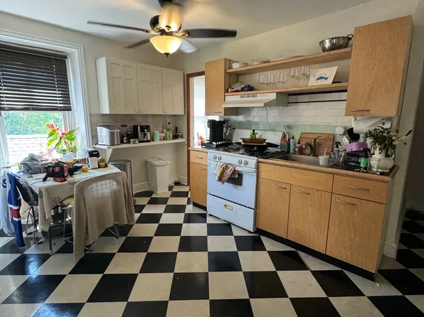 260 Lyceum Ave Floor 3, Philadelphia, PA 19128