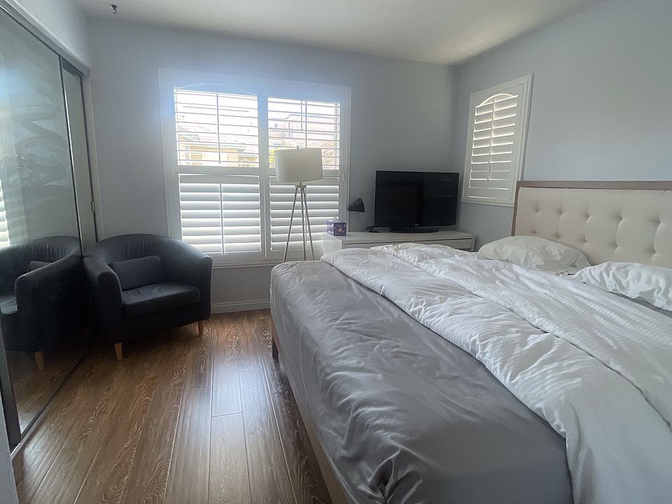 2nd image of 615 E Plumeria Ct