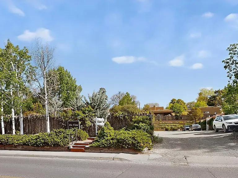 527 E Alameda St