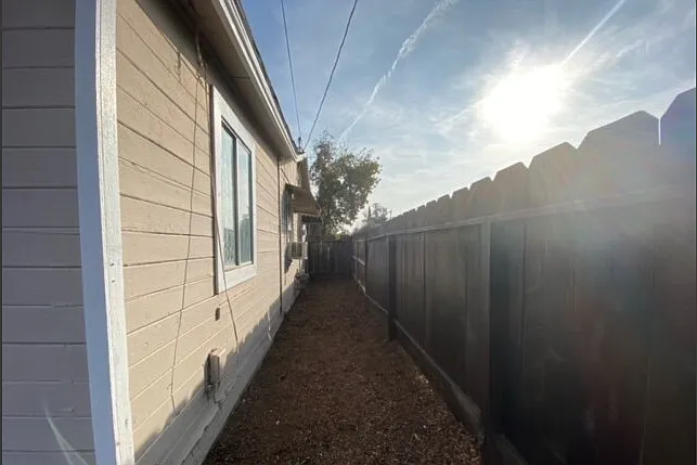 2 bed, 1.0 bath, $1,300 — Photo 2