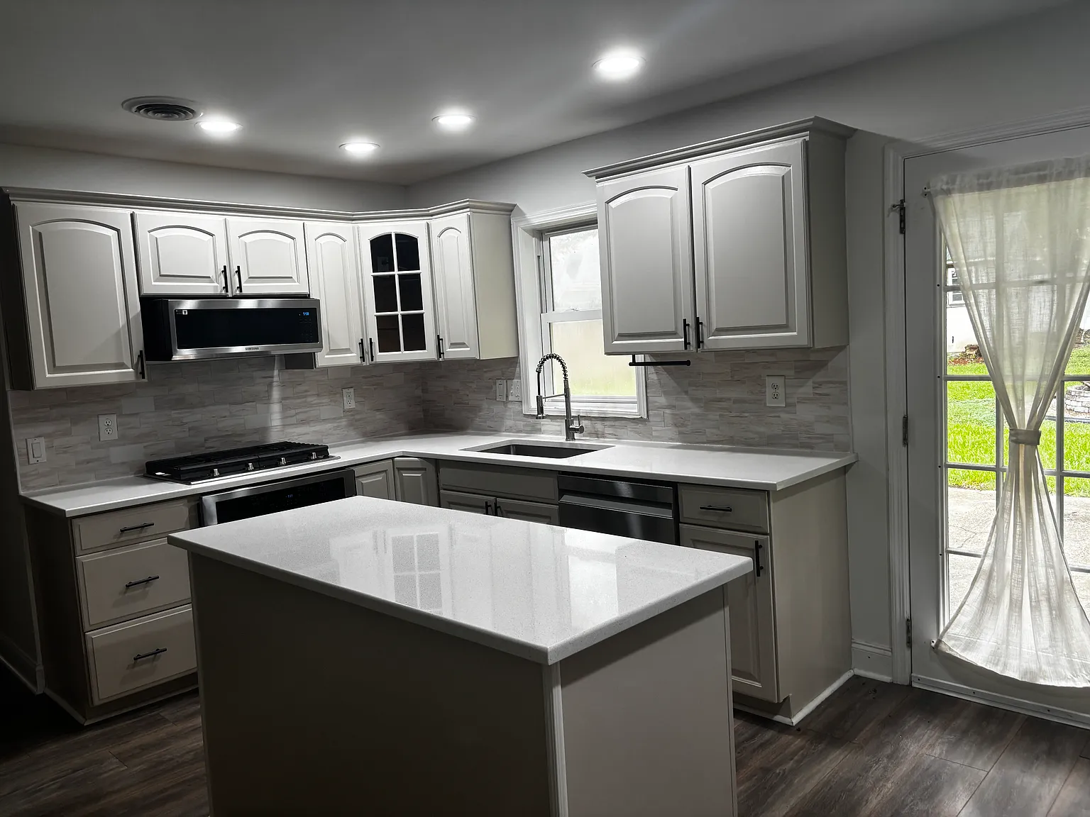 3 bed, 1.5 bath, 1535 sqft, $2,300 — Photo 2