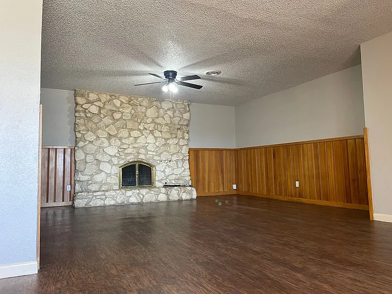 3810 43rd St — Photo 3