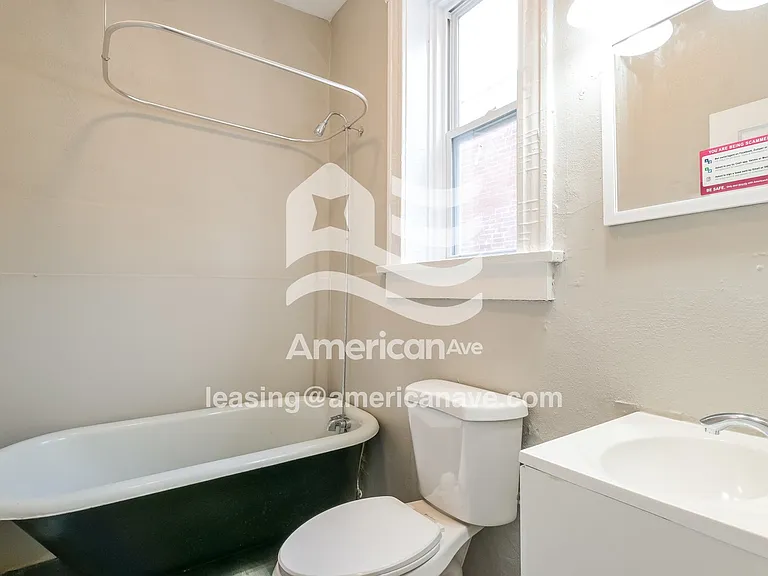 1031599_013_bathroom_13889323.jpg
