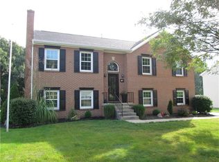 57 Rodgers Dr, Coraopolis, PA