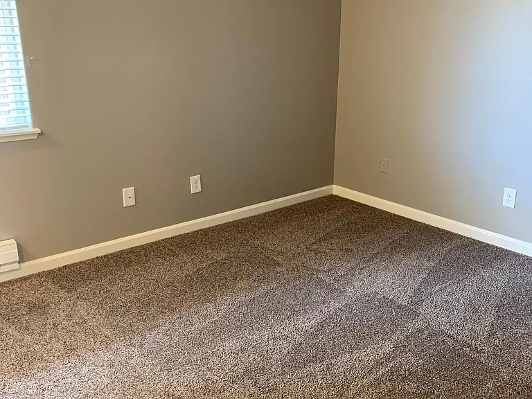 330 Maple Ave — Photo 8