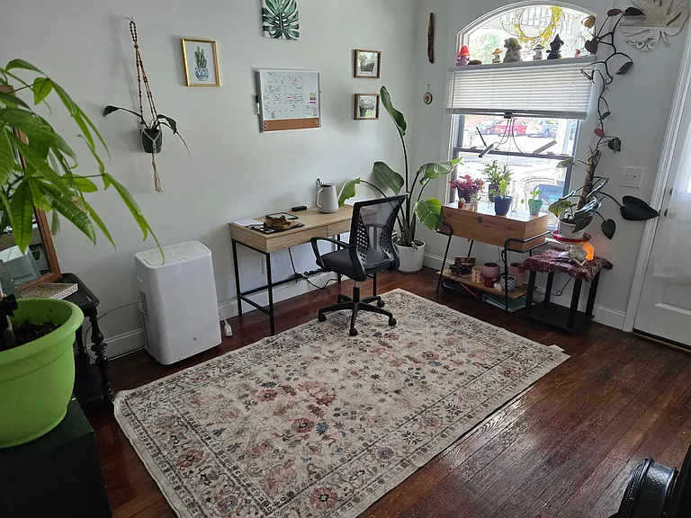 461 E Maxwell St — Photo 6