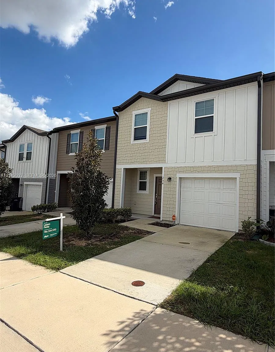 3 bed, 2.5 bath, $1,850 — Photo 1