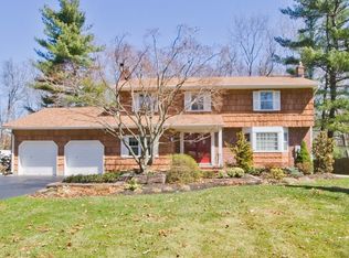 10 Kingsley Dr, Manalapan, NJ