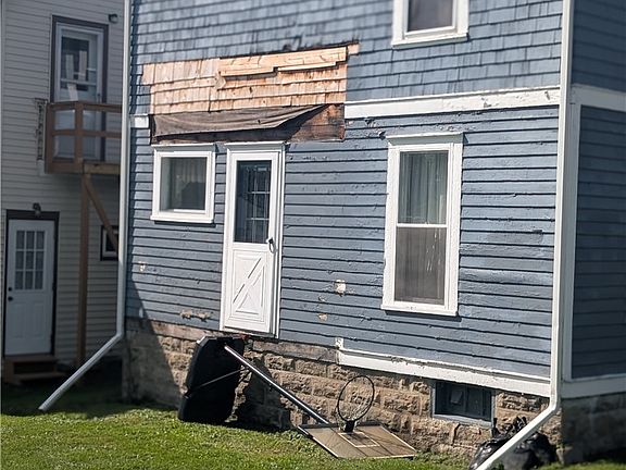 3rd image of 260 Sly Ave