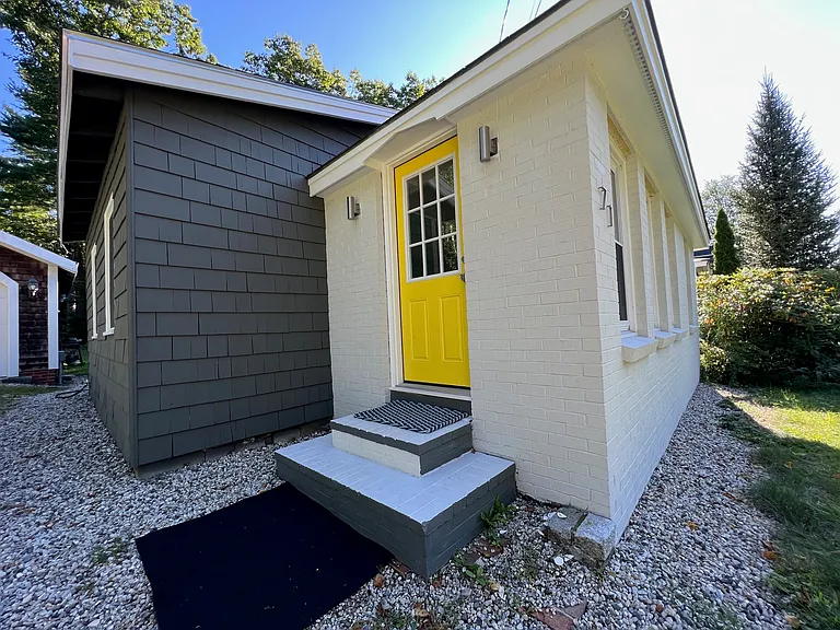 71 Underwood Rd — Photo 2