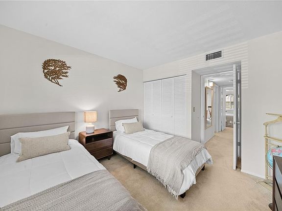 5th image of 468 12th Ave S #468