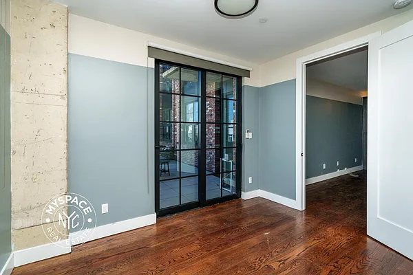 Living room, photo 2