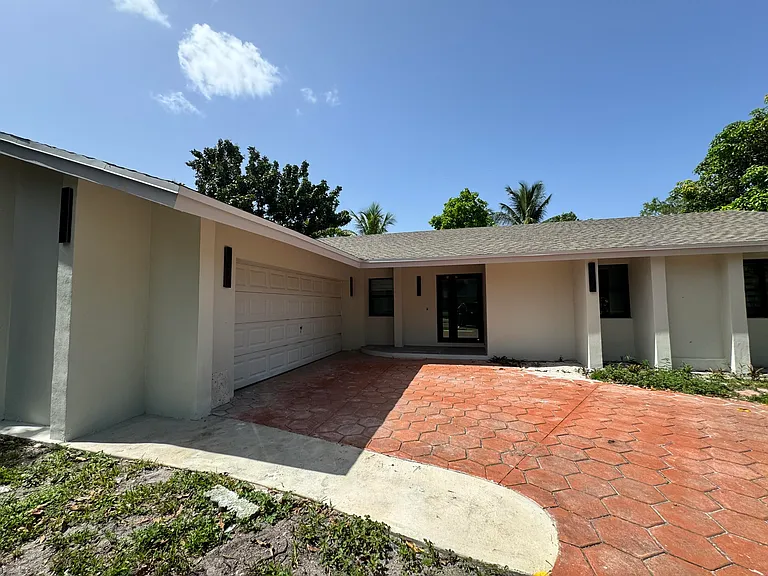 10225 SW 53rd St — Photo 2