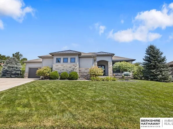 5507 S 208th Cir, Elkhorn, NE 68022