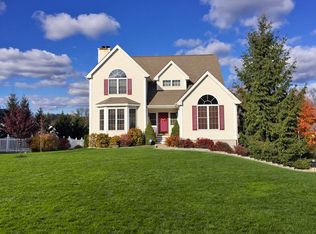 1376 High Point Dr, Mohegan Lake, NY 10547