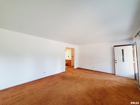 5th image of 270 E Greenwood St