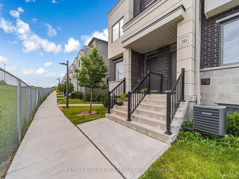 30 Lambert Ln — Photo 4