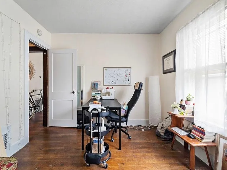 127 Beethoven St #C — Photo 8