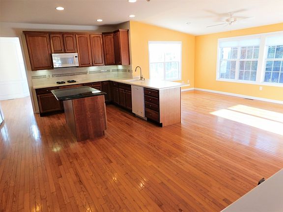 5th image of 52 Freeman Dr