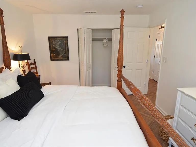 5048 Beach Dr SE #F — Photo 27