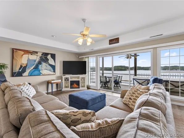 202 E Harbour Towne Dr #202, Lake Ozark, MO 65049