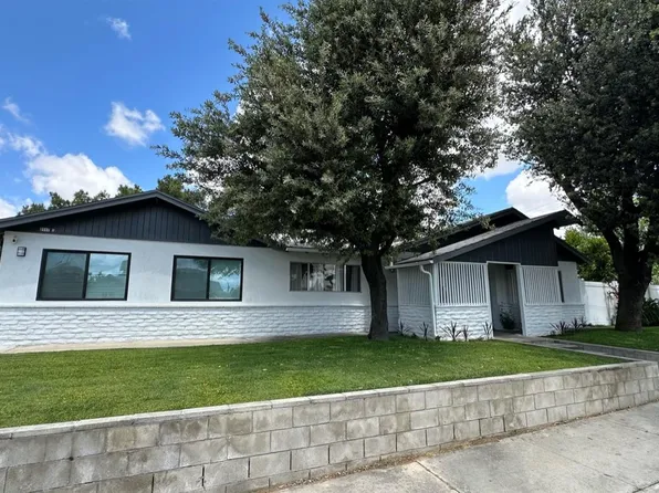 2117 Castro Ln, Bakersfield, CA 93304