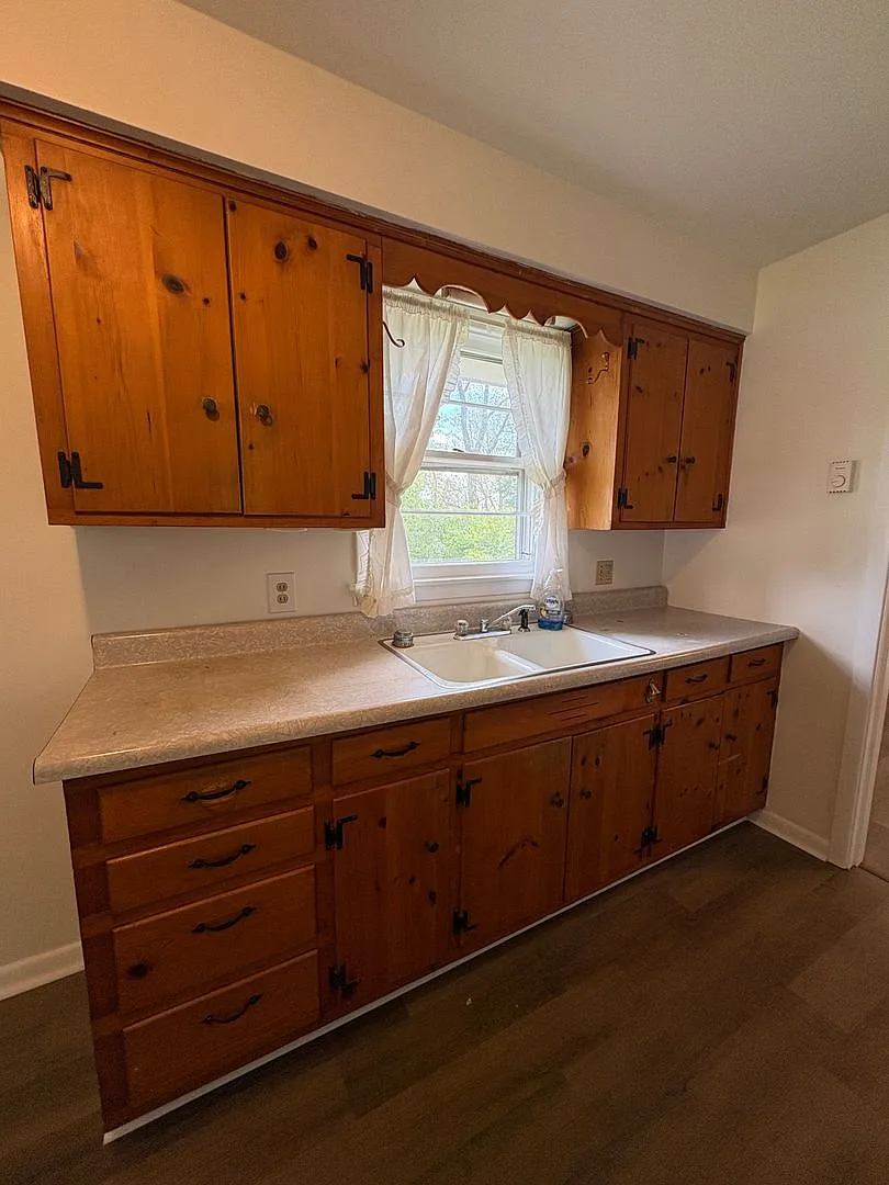 Spacious brick house in Madison Heights — Photo 4