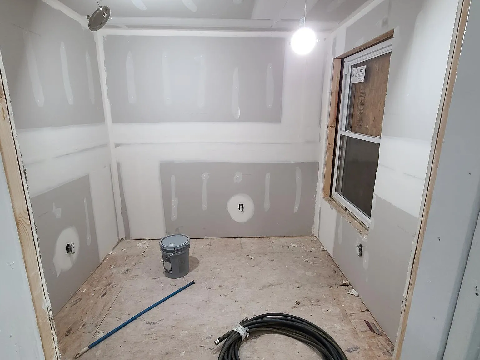 6 bed, $2,300 — Photo 3