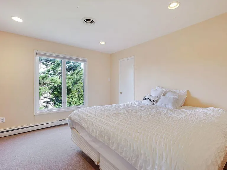 45 Roslyn Ct — Photo 22
