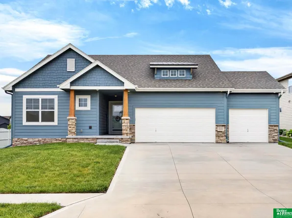 11211 Cove Hollow Dr, Papillion, NE 68046