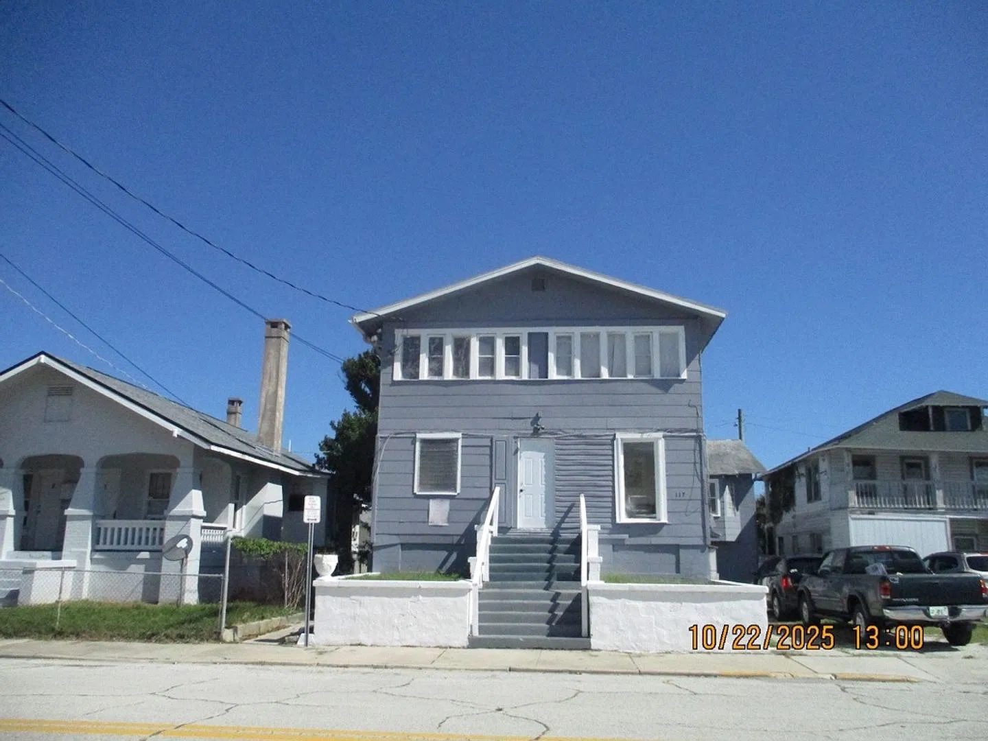 Charming Beachside ApartmentOne Block to the Beach! — Photo 1