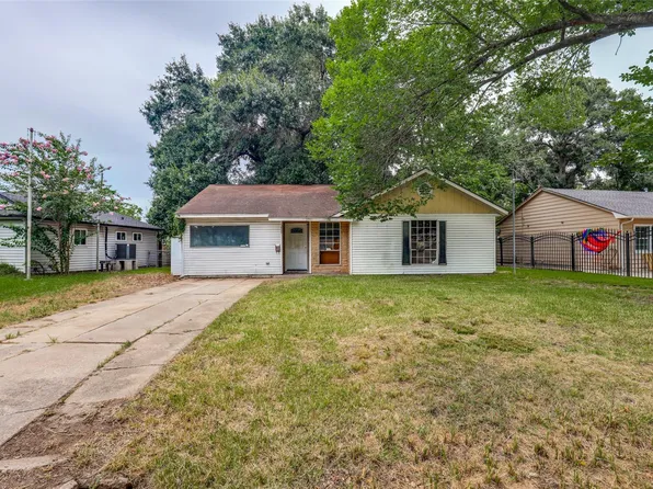 15709 Bow Ln, Houston, TX 77053