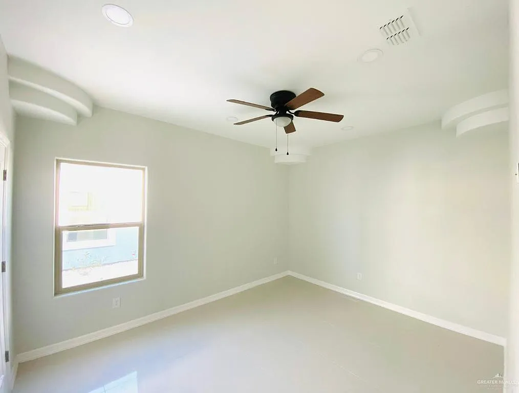 2 bed, 2.0 bath, 1075 sqft, $1,000 — Photo 3