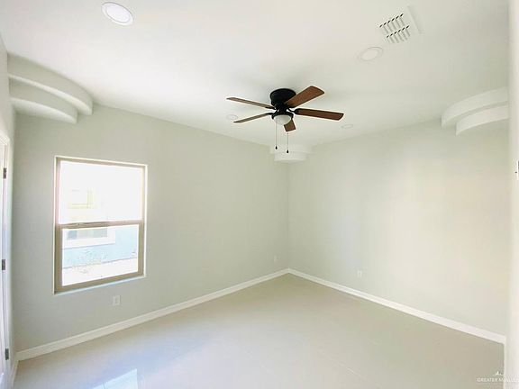 3rd image of 209 W Rutherford Ave #3