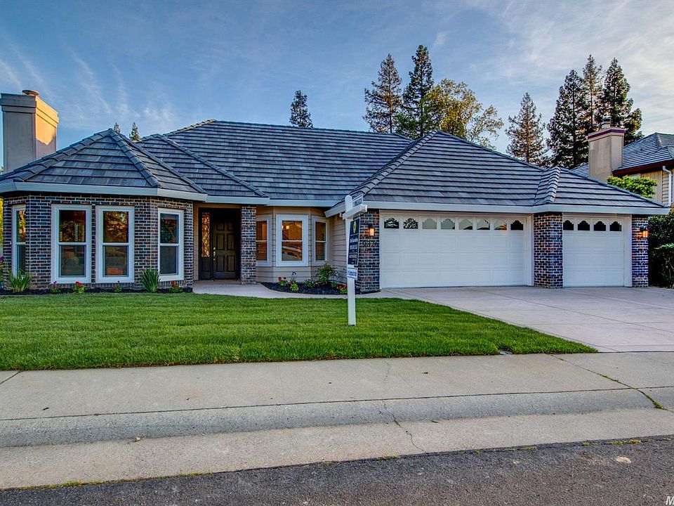 2nd image of 9376 Wellington Way