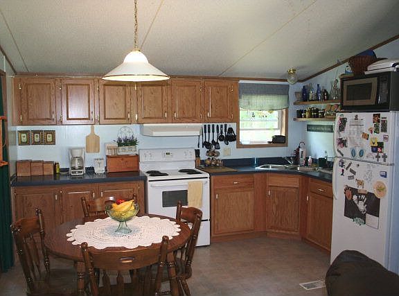 3rd image of 24 Grove Ave
