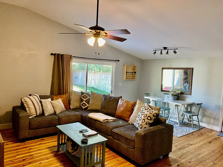 1162 N Shadow Dr — Photo 2